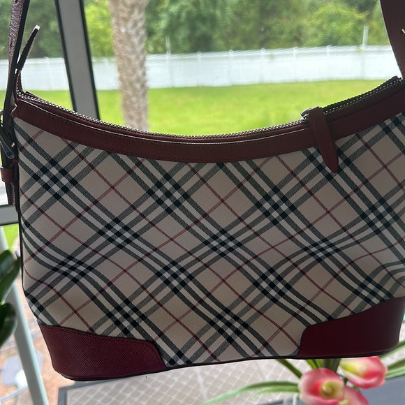 Authentic Burberry Nova Check Leather/Canvas tote. - Picture 10 of 13